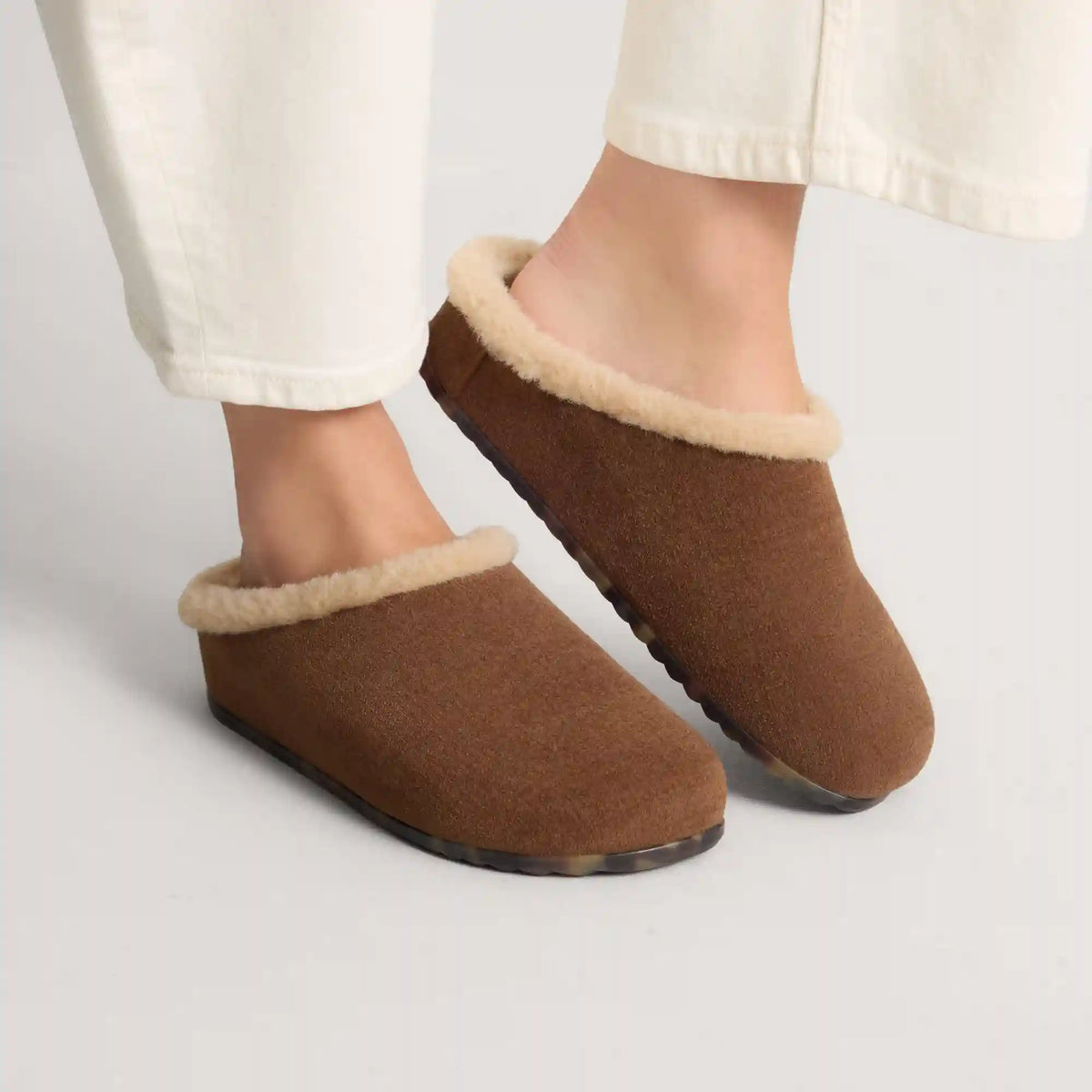 The Après Clog - ReVelvet™ Cinnamon