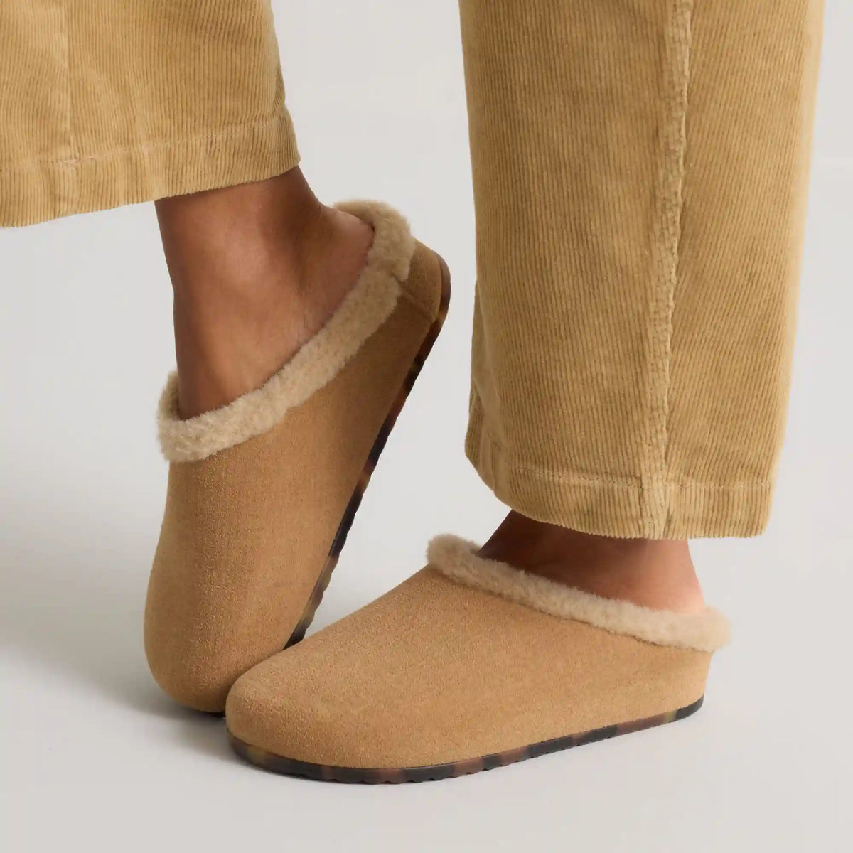 The Après Clog - ReVelvet™ Pecan